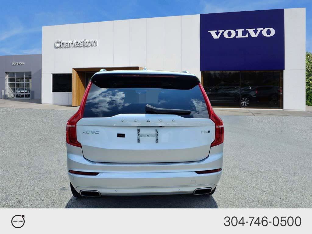 Used 2021 Bright Silver Metallic Volvo Momentum image 4