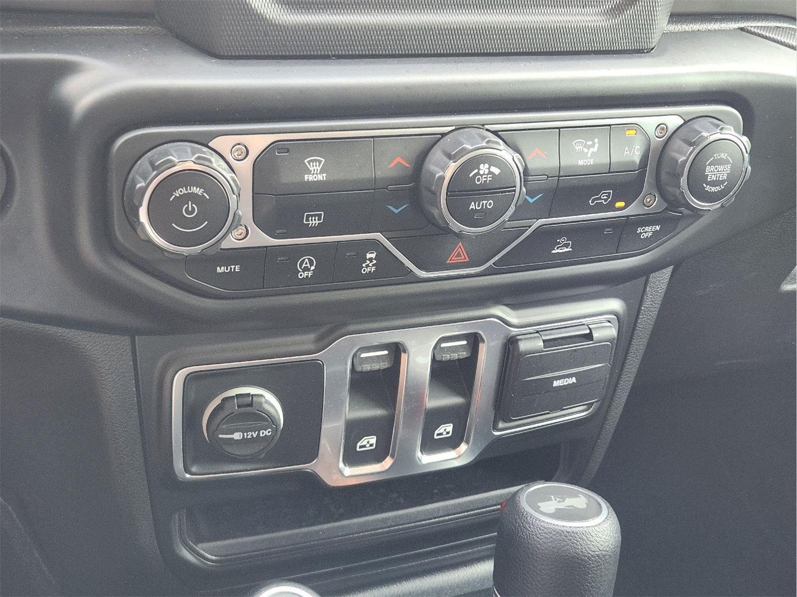Used 2021 Black Clearcoat Jeep Sport image 18