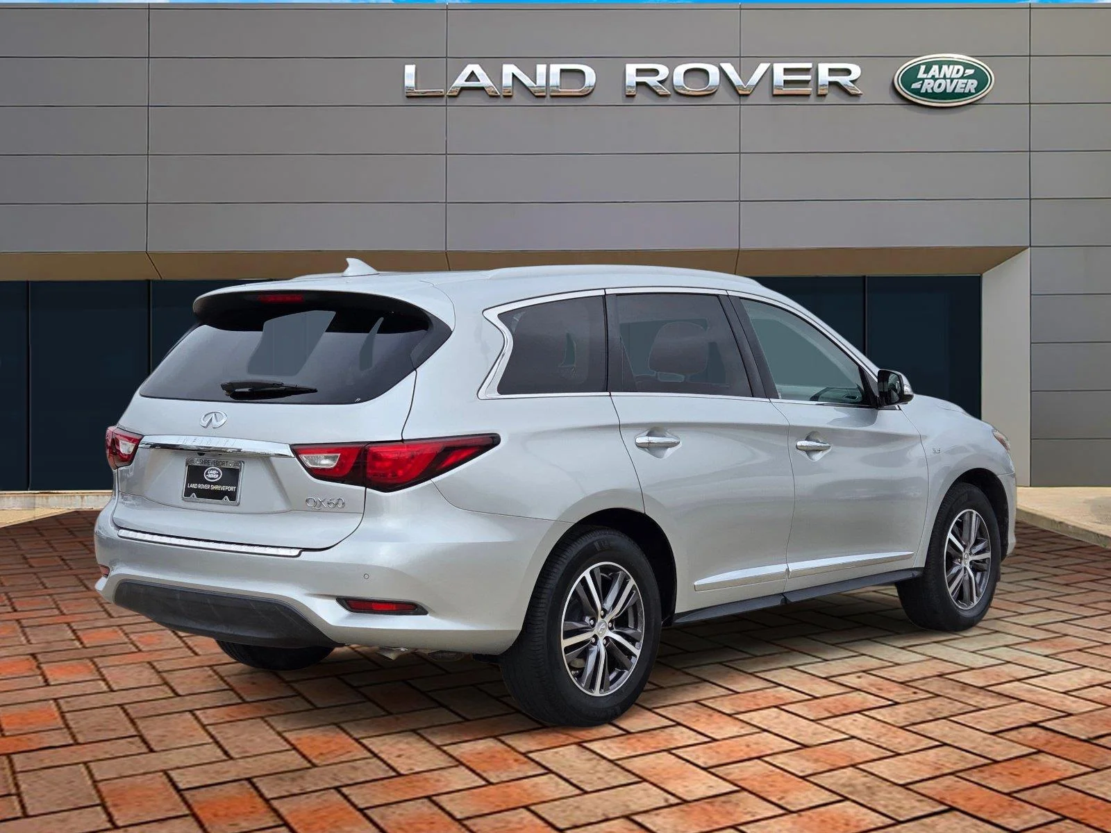Used 2016 Liquid Platinum INFINITI  image 4