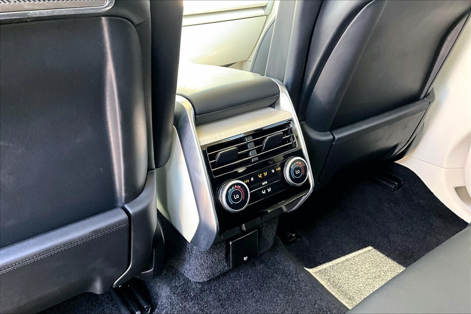 Certified Used 2024 Blue Land Rover Autobiography image 31