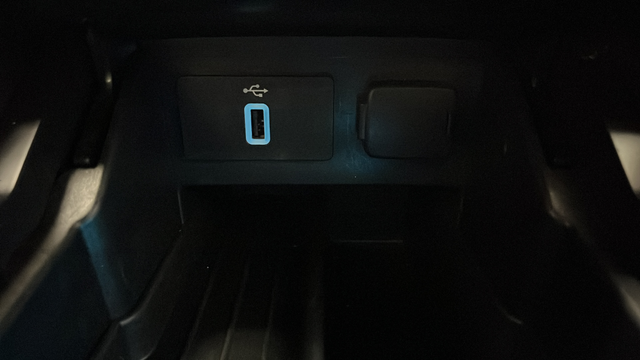 Used 2017 Magnetic Metallic Ford Limited image 33