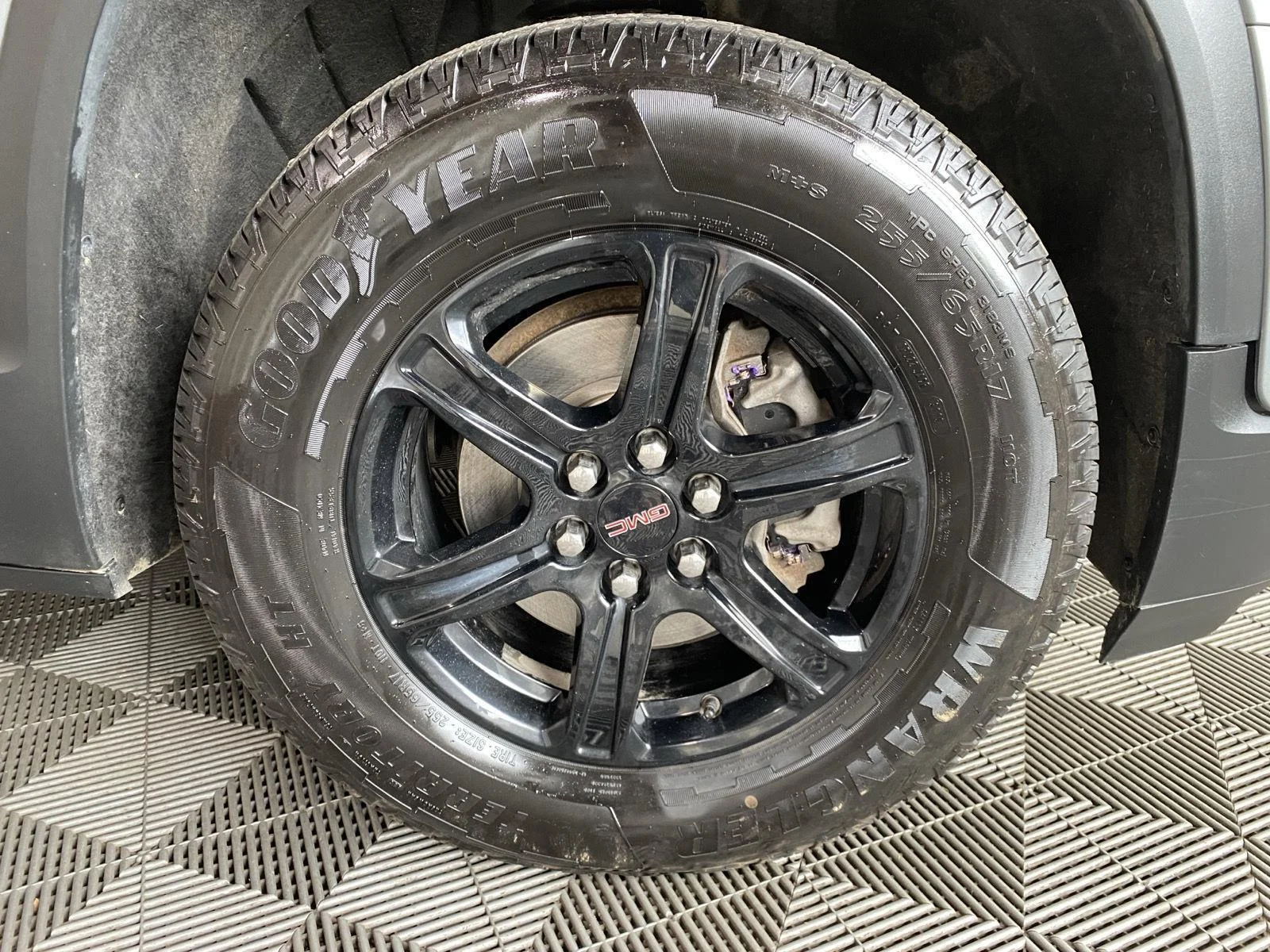 Used 2023 Sterling Metallic GMC AT4 image 11