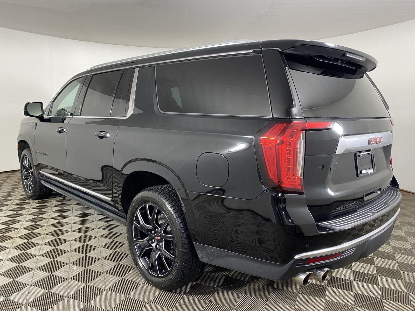 Used 2023 Onyx Black GMC Denali image 5