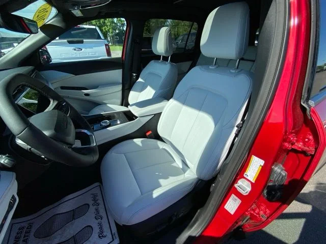 New 2026 Red Hot Pearl-Coat Exterior Paint Jeep Limited image 10