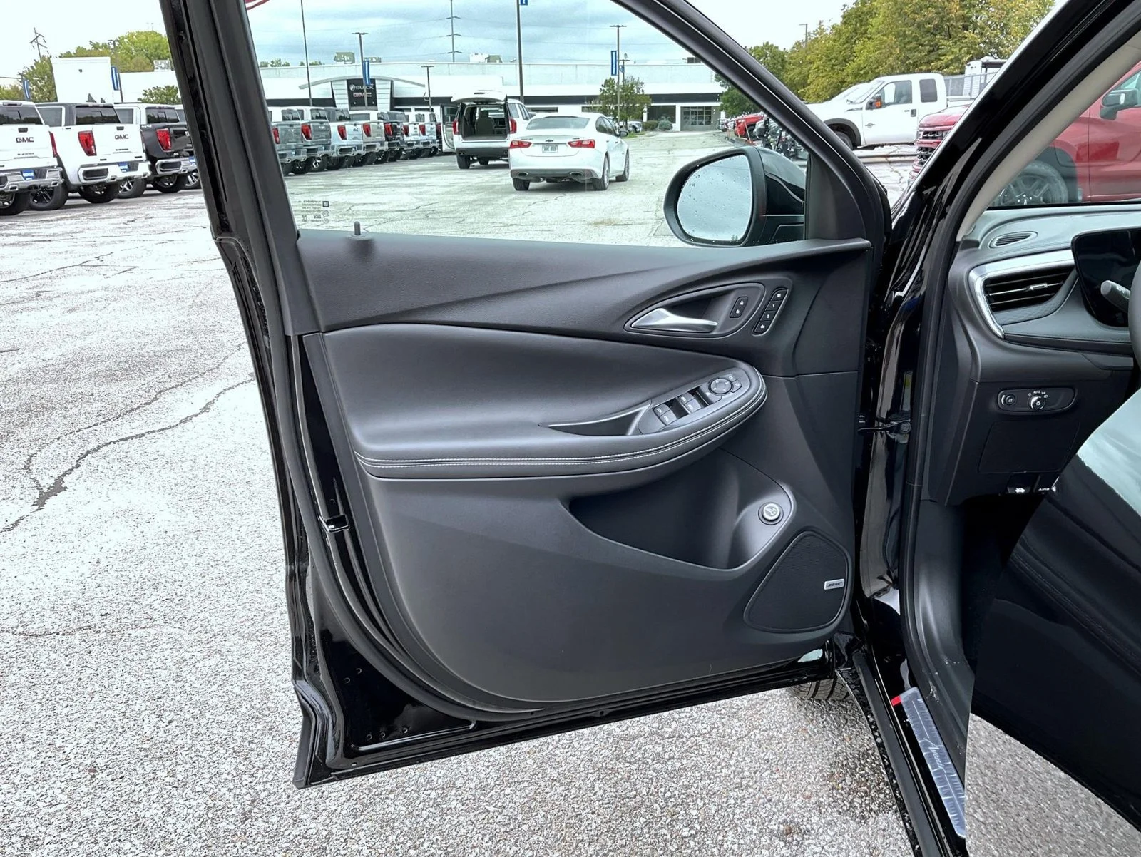 New 2026 Ebony Twilight Metallic Buick Avenir image 9