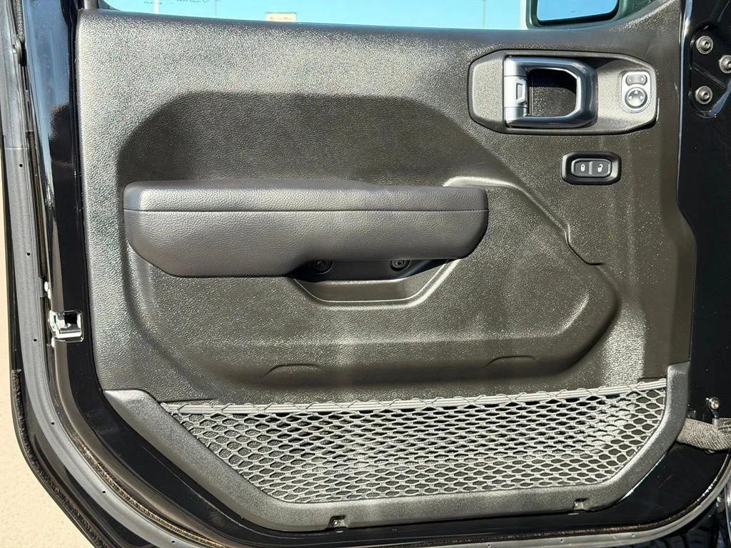 Used 2025 Black Jeep Rubicon image 24