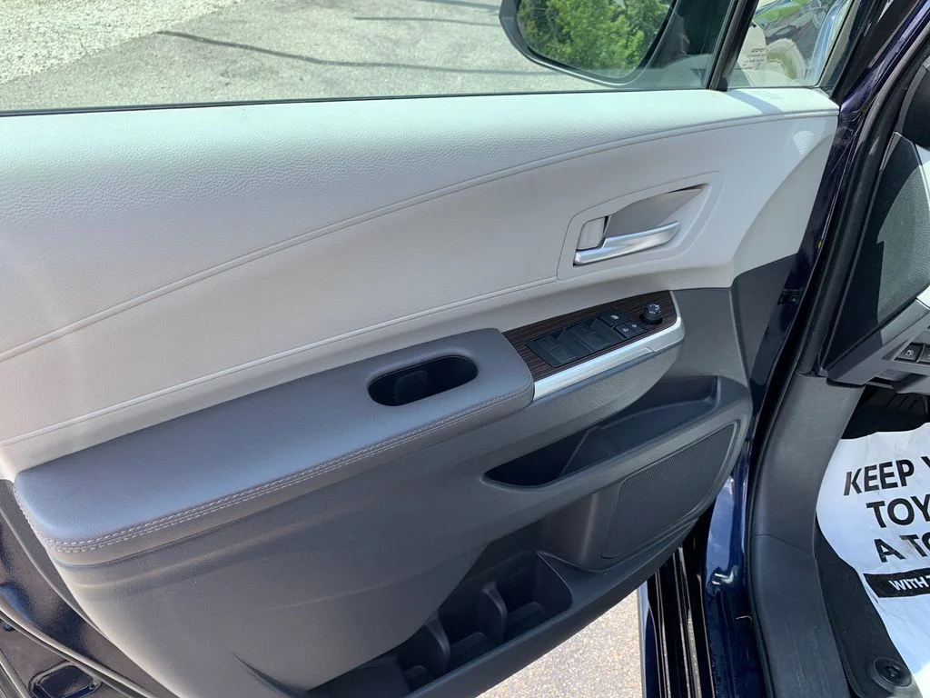 Used 2023  Toyota XLE image 12