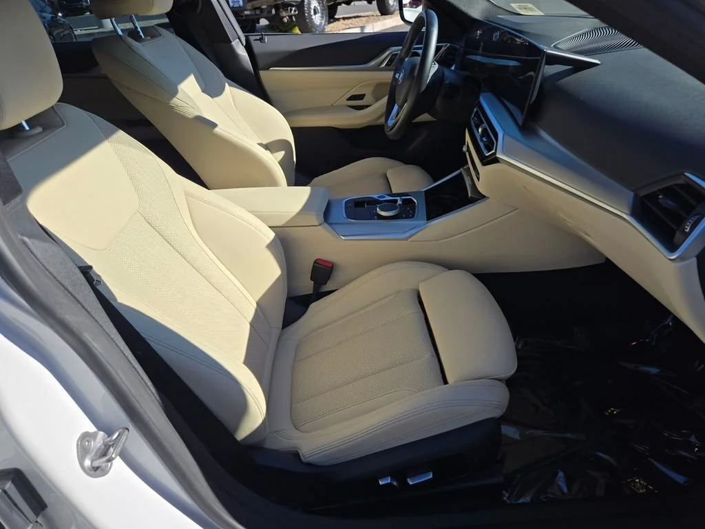 Used 2023 Mineral White Met BMW eDrive35 image 17