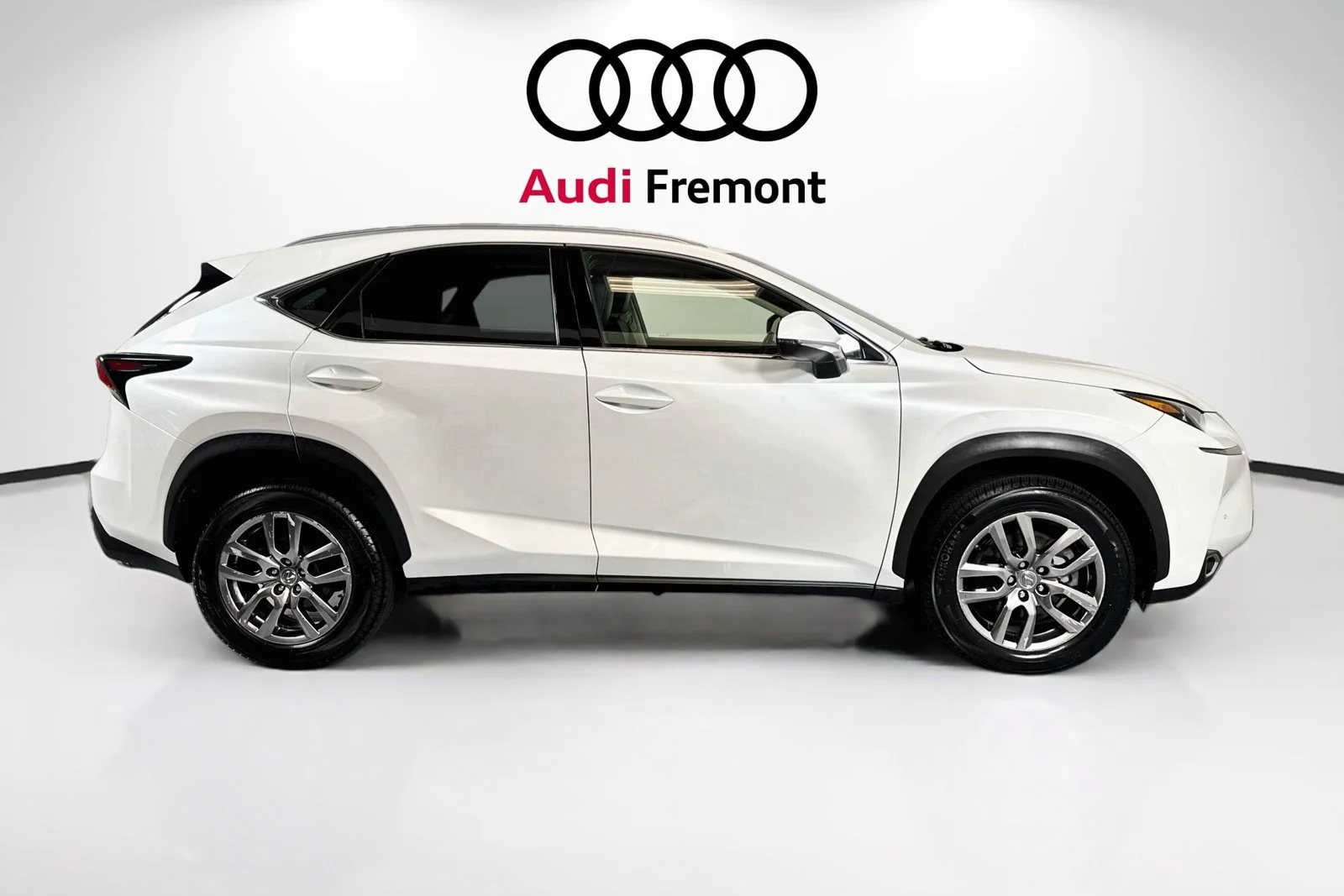 Used 2015 Eminent White Pearl Lexus  image 4