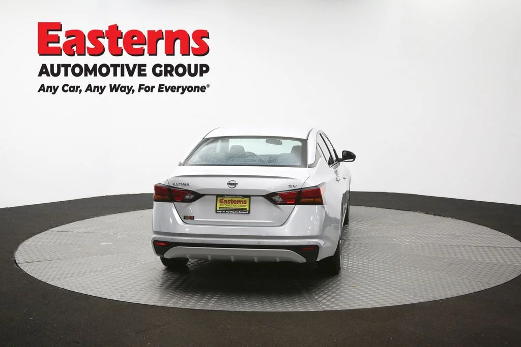 Used 2022 Silver Nissan 2.5 SV image 38