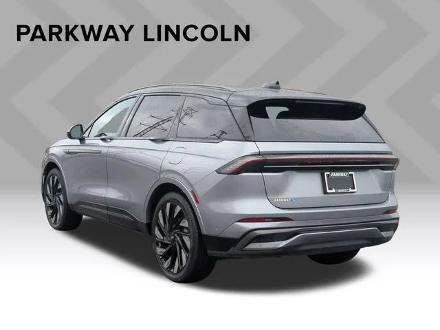 Used 2024 Gray Lincoln Reserve image 3
