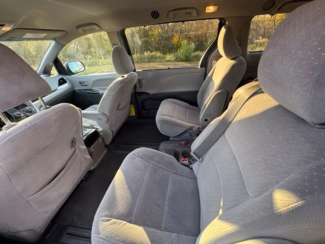 Used 2015 Gray Toyota LE image 18