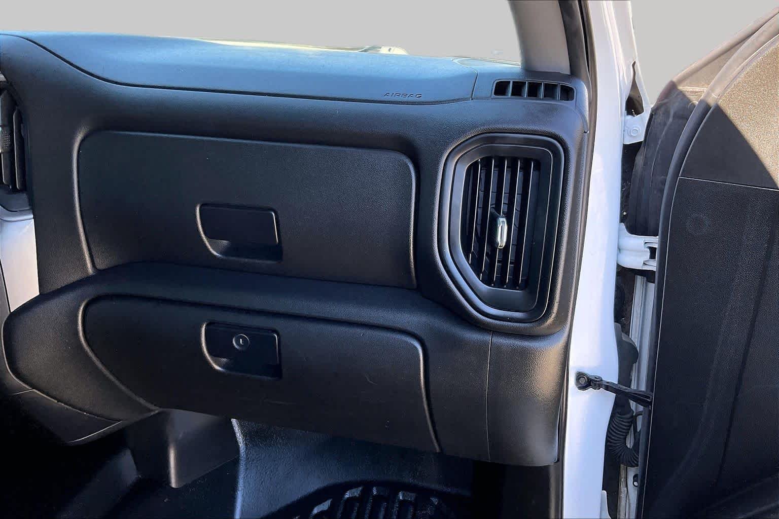 Used 2021 Summit White GMC  image 19