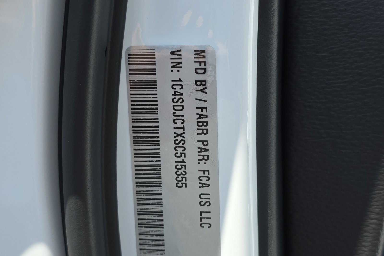 Used 2025 White Knuckle Clearcoat Dodge R/T image 33