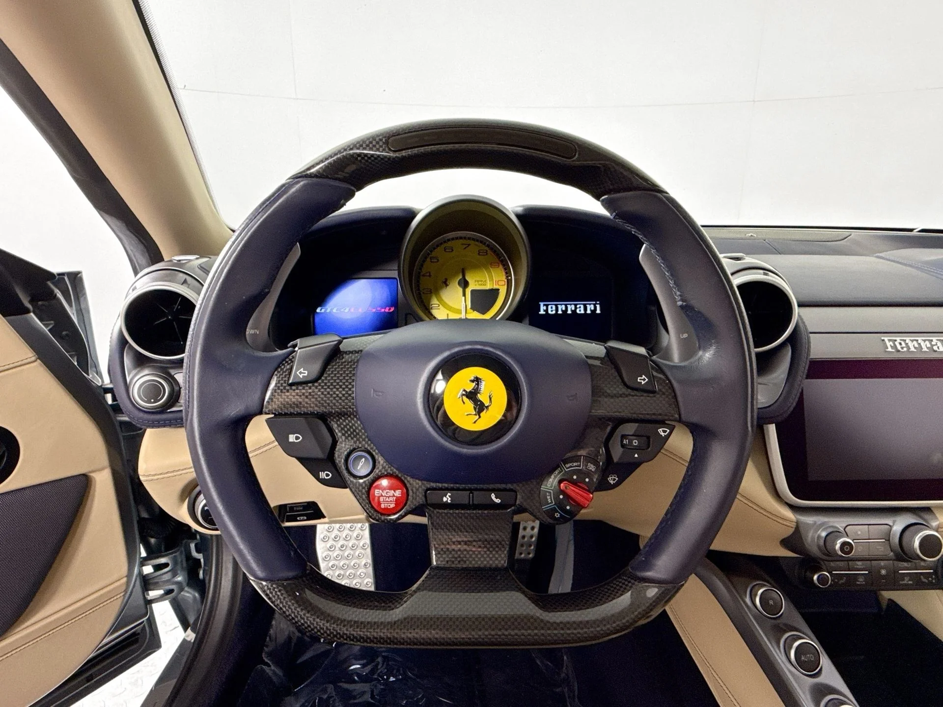 Certified Used 2018 Grigio Titanio Metall Ferrari V12 image 10