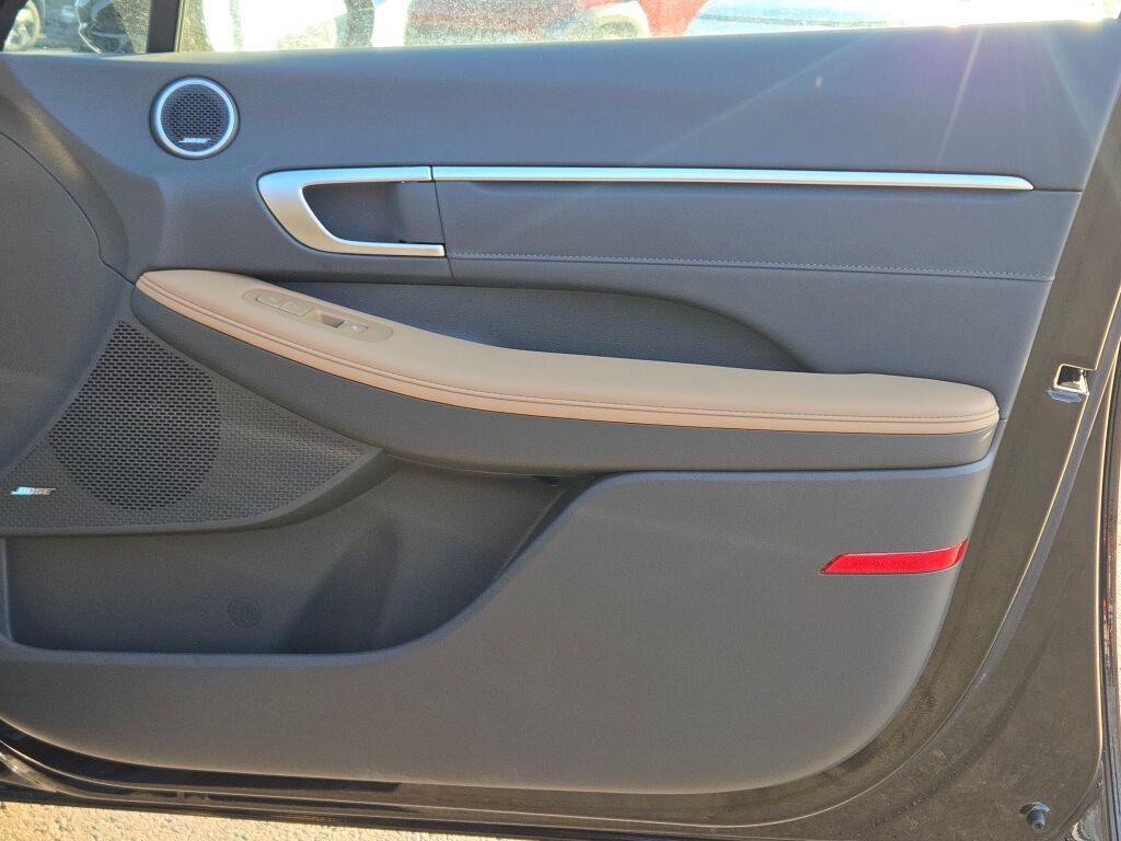 New 2026 Black Hyundai Limited image 9