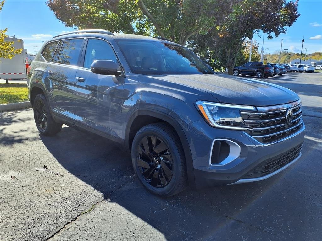 2026 Volkswagen Atlas SE Technology photo 2