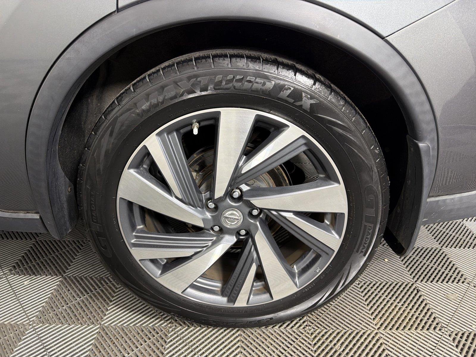 Used 2015 Gray Nissan Platinum image 5