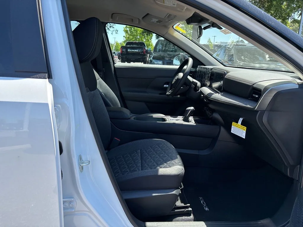 New 2026 Aspen White TriCoat / Super Black Two-tone Nissan SV image 18