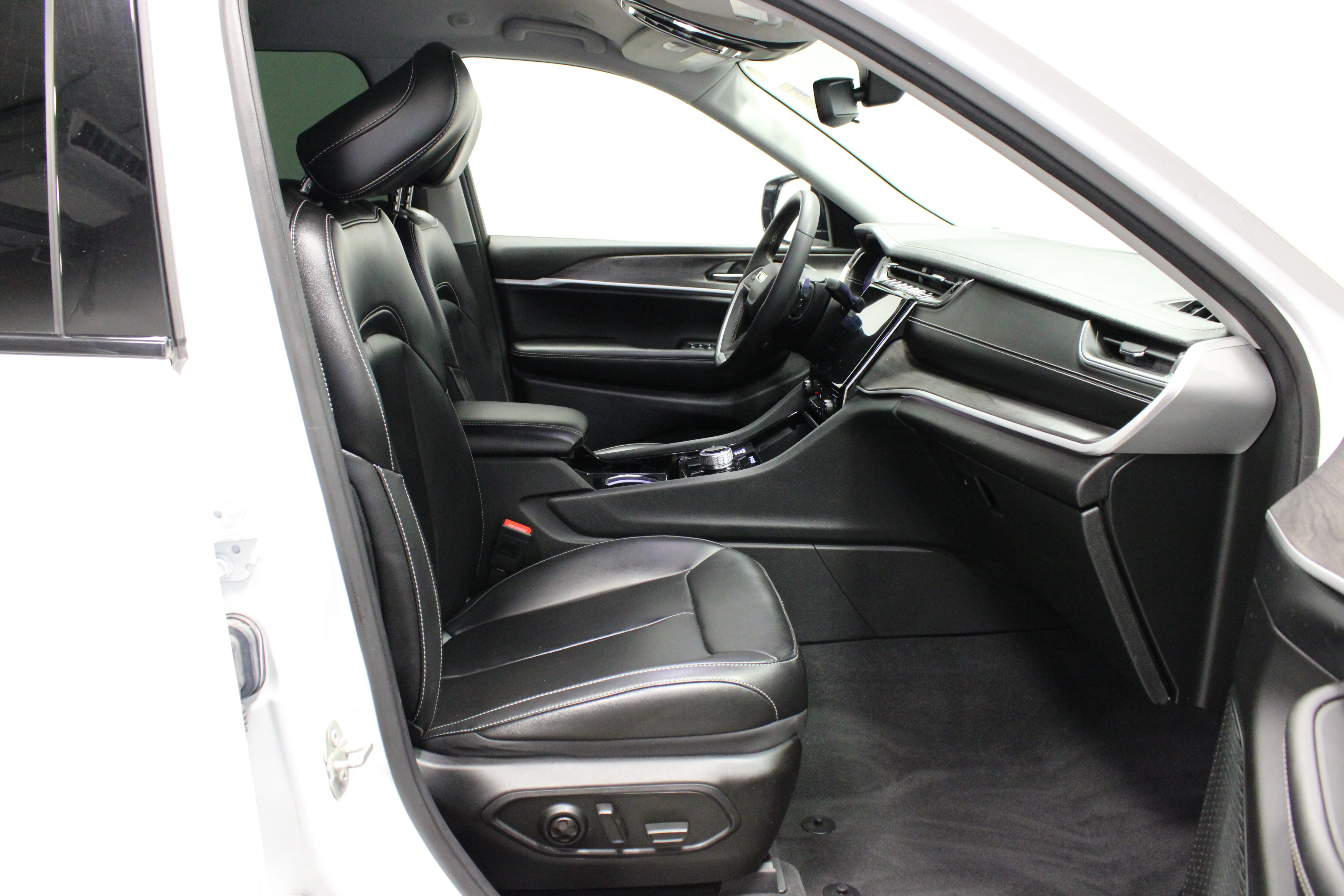 Used 2023 Bright White Clearcoat Jeep Limited image 14