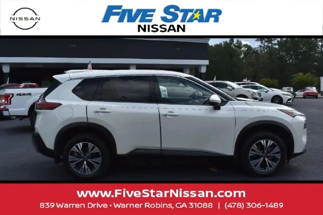 Used 2021 White Nissan SV image 16