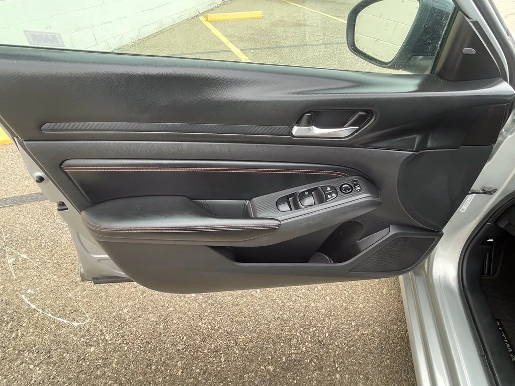 Used 2021 Silver Nissan 2.5 SR image 11