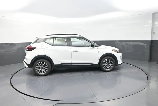 Used 2024 White Nissan SR image 44