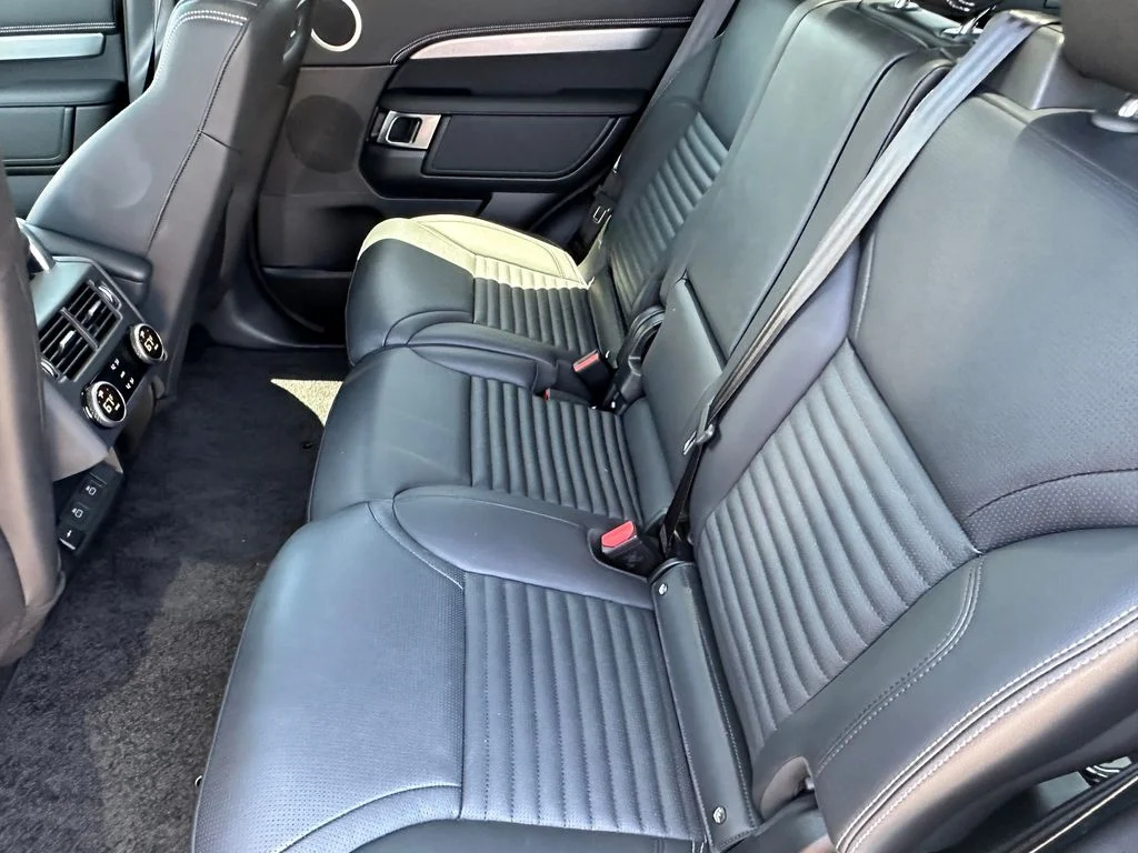Used 2025  Land Rover Dynamic SE image 30