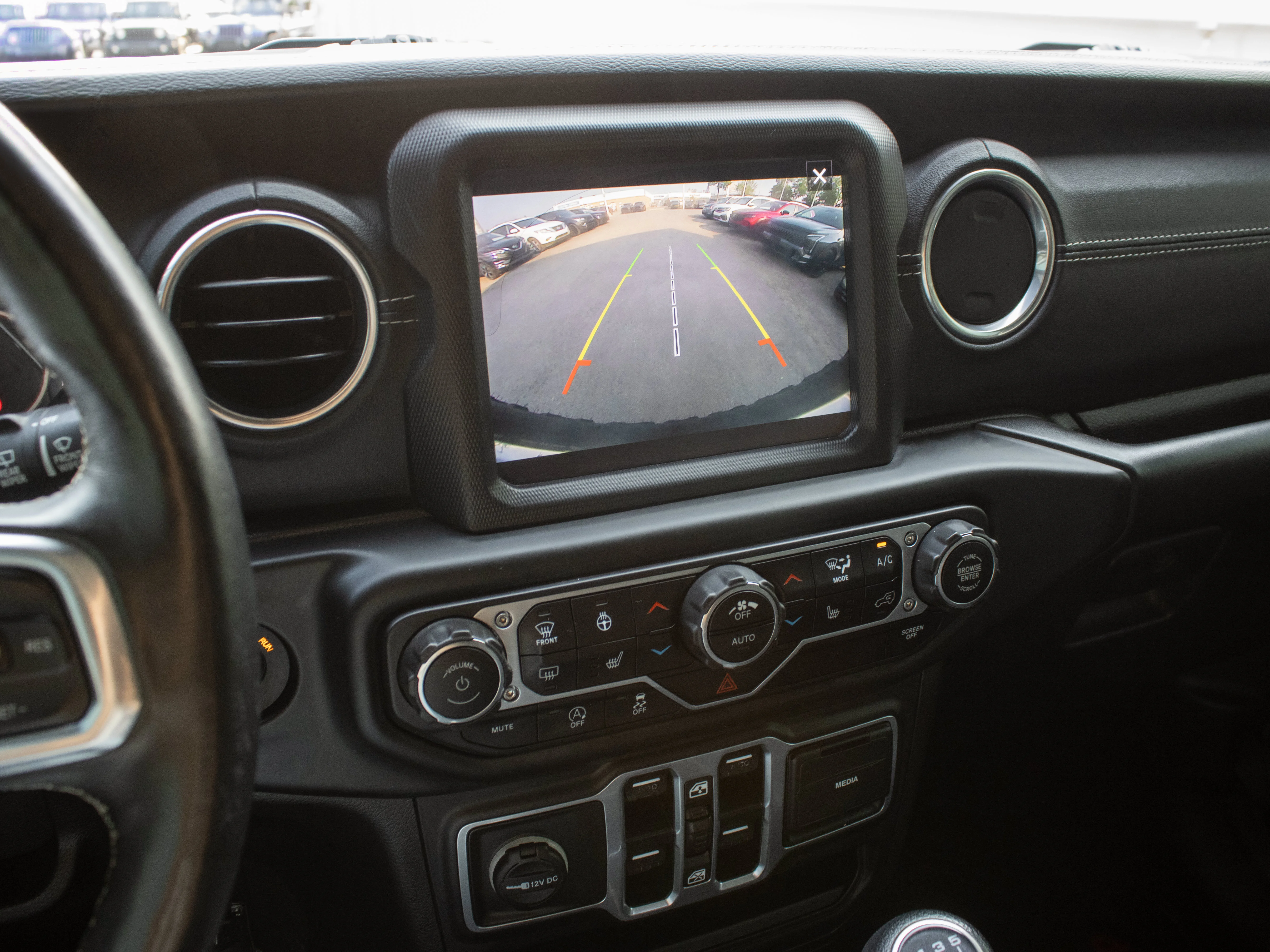 Used 2018 Grey Jeep Sahara* | Leather Seats | Heated Seats & Steering Wheel | 8.4 Navigation | Alpine Premium Audio | image 27