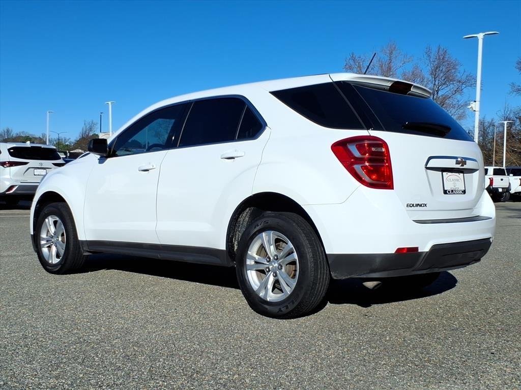 Used 2017 Summit White Chevrolet LS image 4