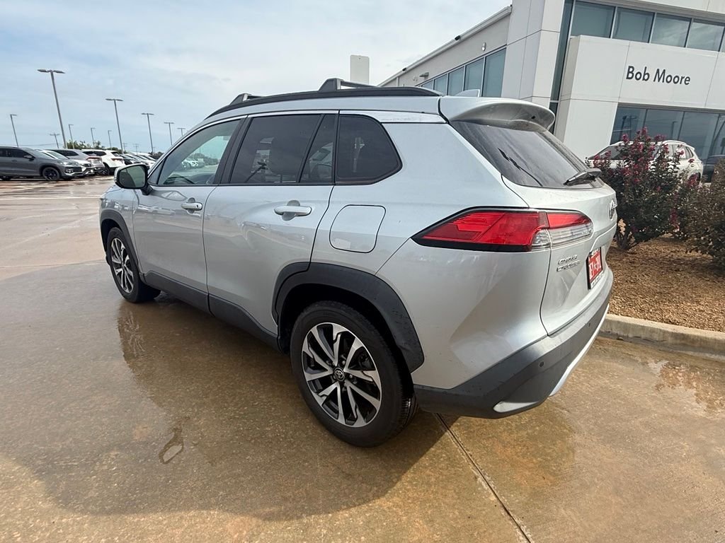 Used 2022 Silver Toyota XLE image 3
