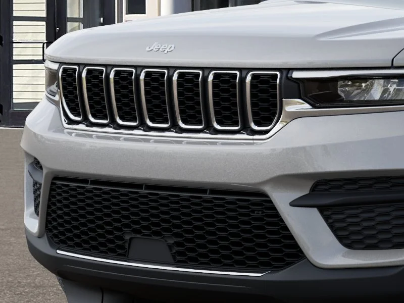 New 2026 Silver Zynith Exterior Paint Jeep Altitude 4x4 image 37