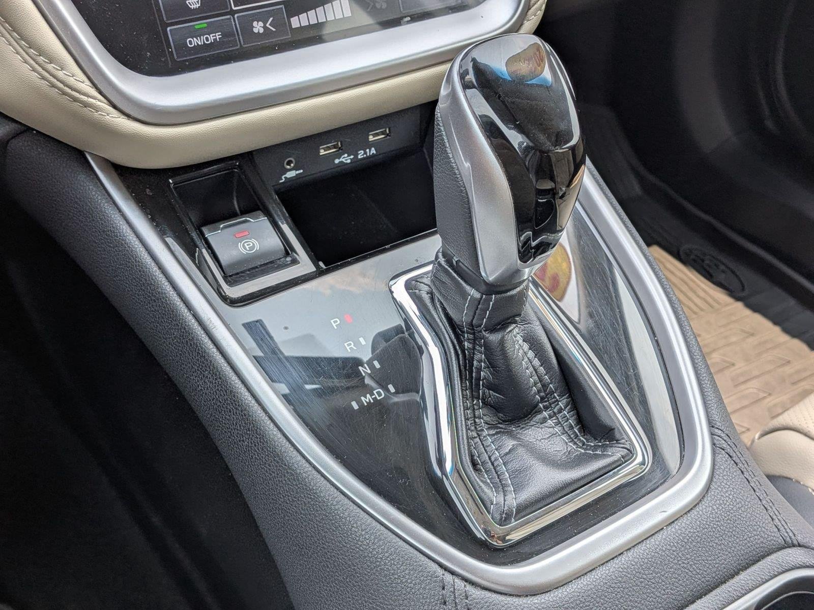 Used 2022 Crystal White Pearl Subaru Limited image 15