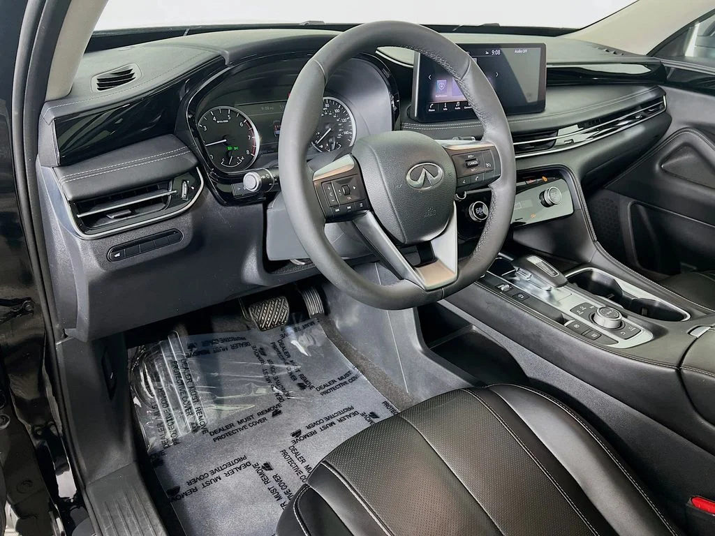 Used 2023 Black INFINITI PURE image 9