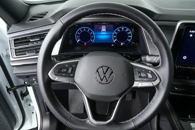 New 2026 Opal White Pearl Volkswagen 2.0T SE w/Technology image 8