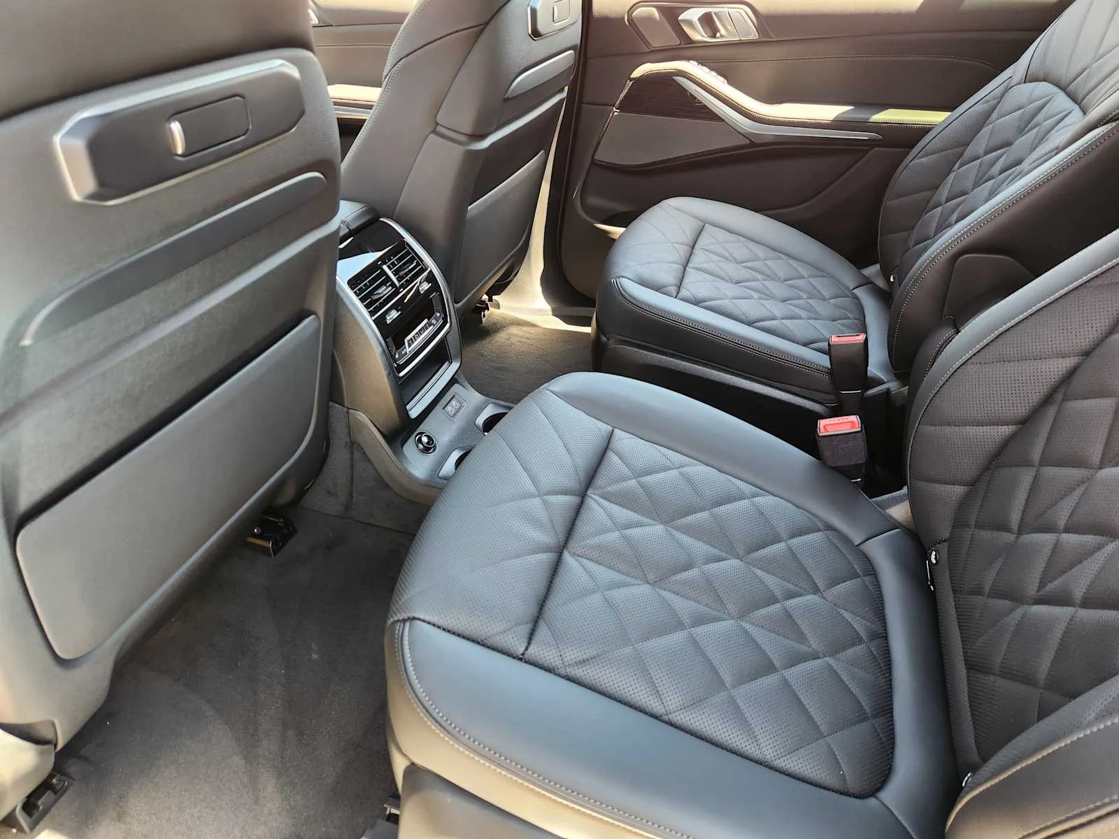 New 2027 Dravit Grey Metallic BMW xDrive40i image 7