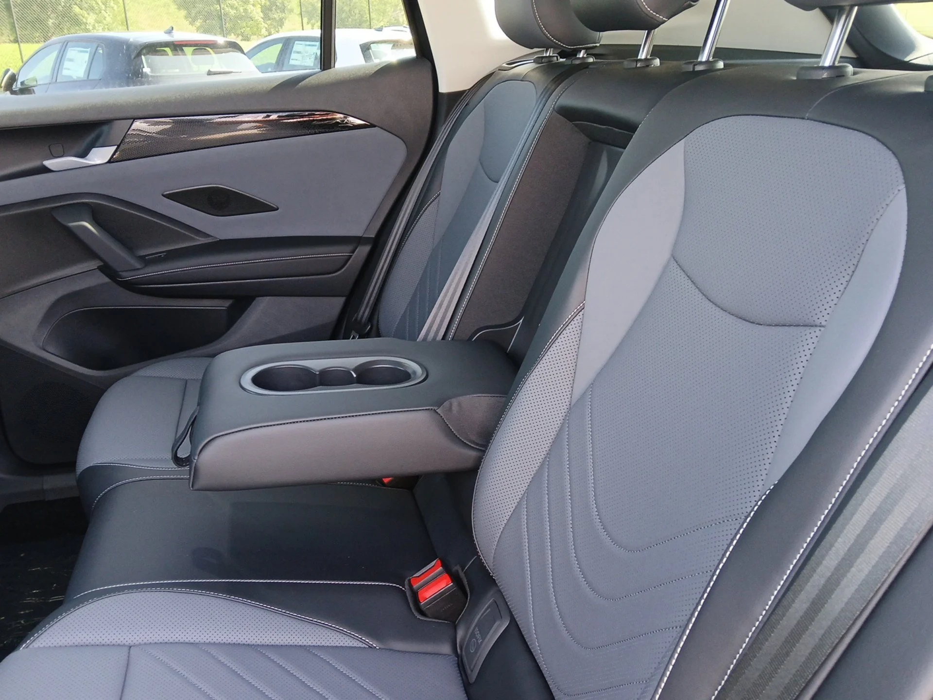New 2026 Deep Black Pearl Volkswagen SE image 22