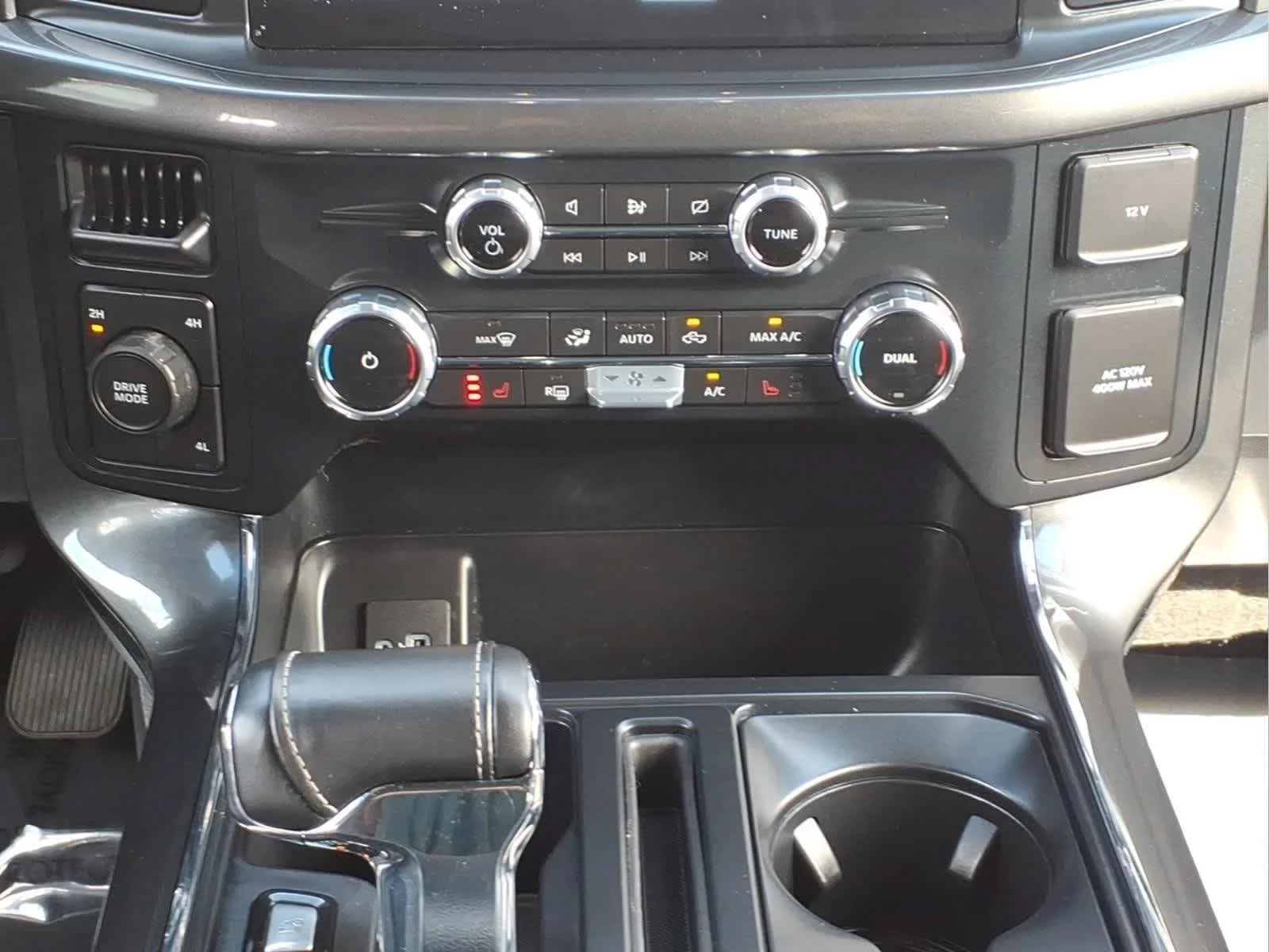 Used 2023 Oxford White Ford XLT image 25