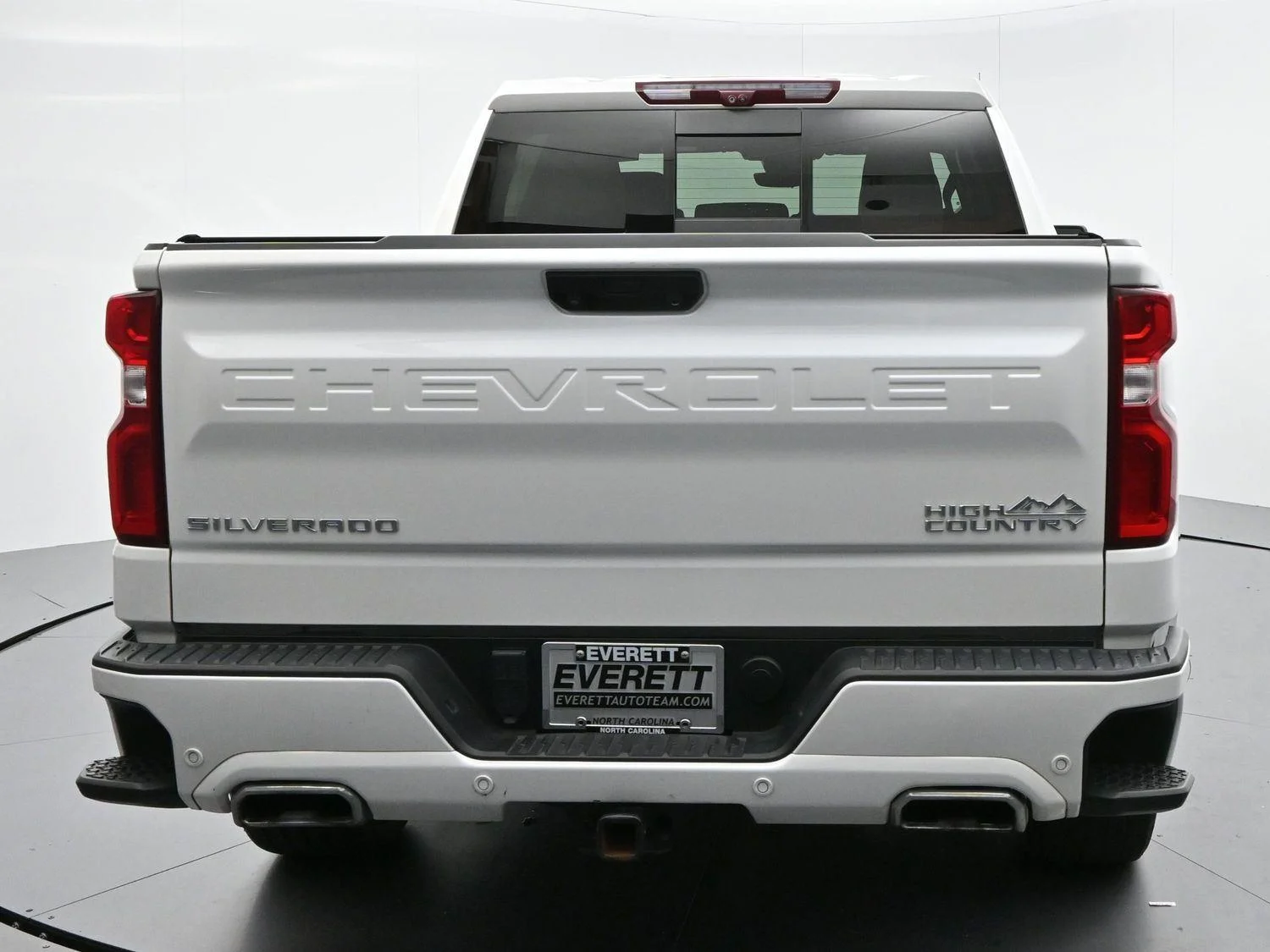 Used 2024 Iridescent Pearl Tricoat Chevrolet High Country image 6