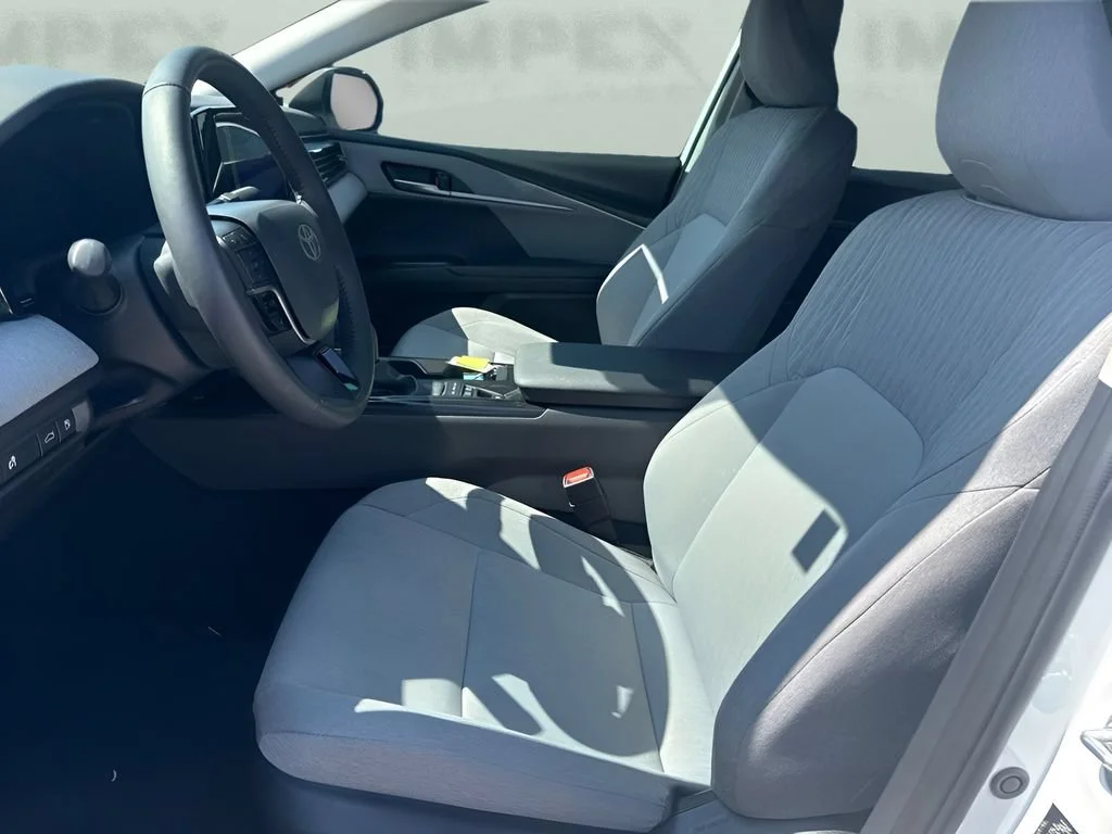 Used 2025 White Toyota LE image 9