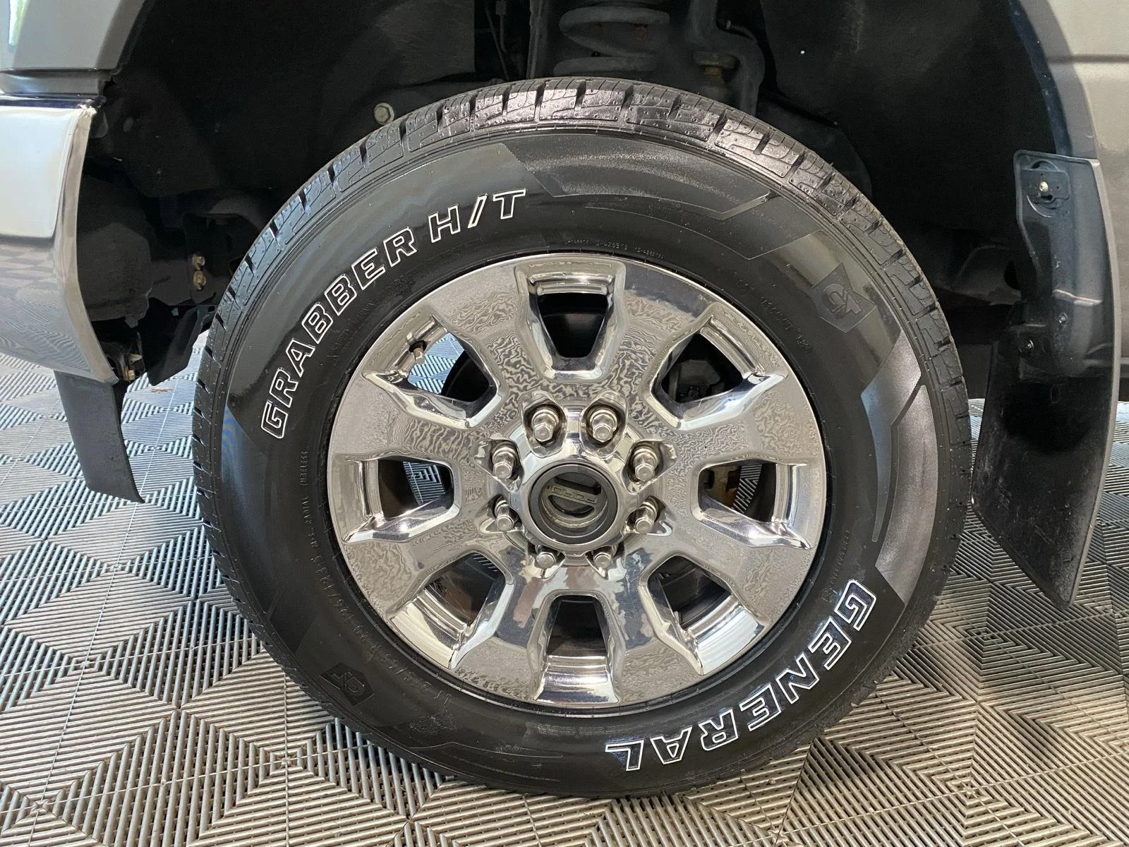 Used 2019 Magnetic Ford LARIAT image 20