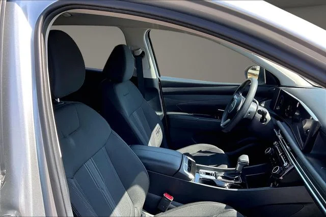 Used 2025 Silver Hyundai SEL image 7