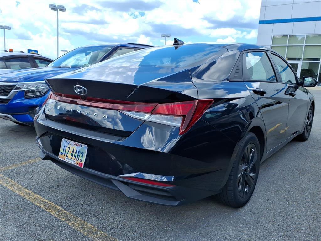 Used 2022 Phantom Black Hyundai SEL image 7