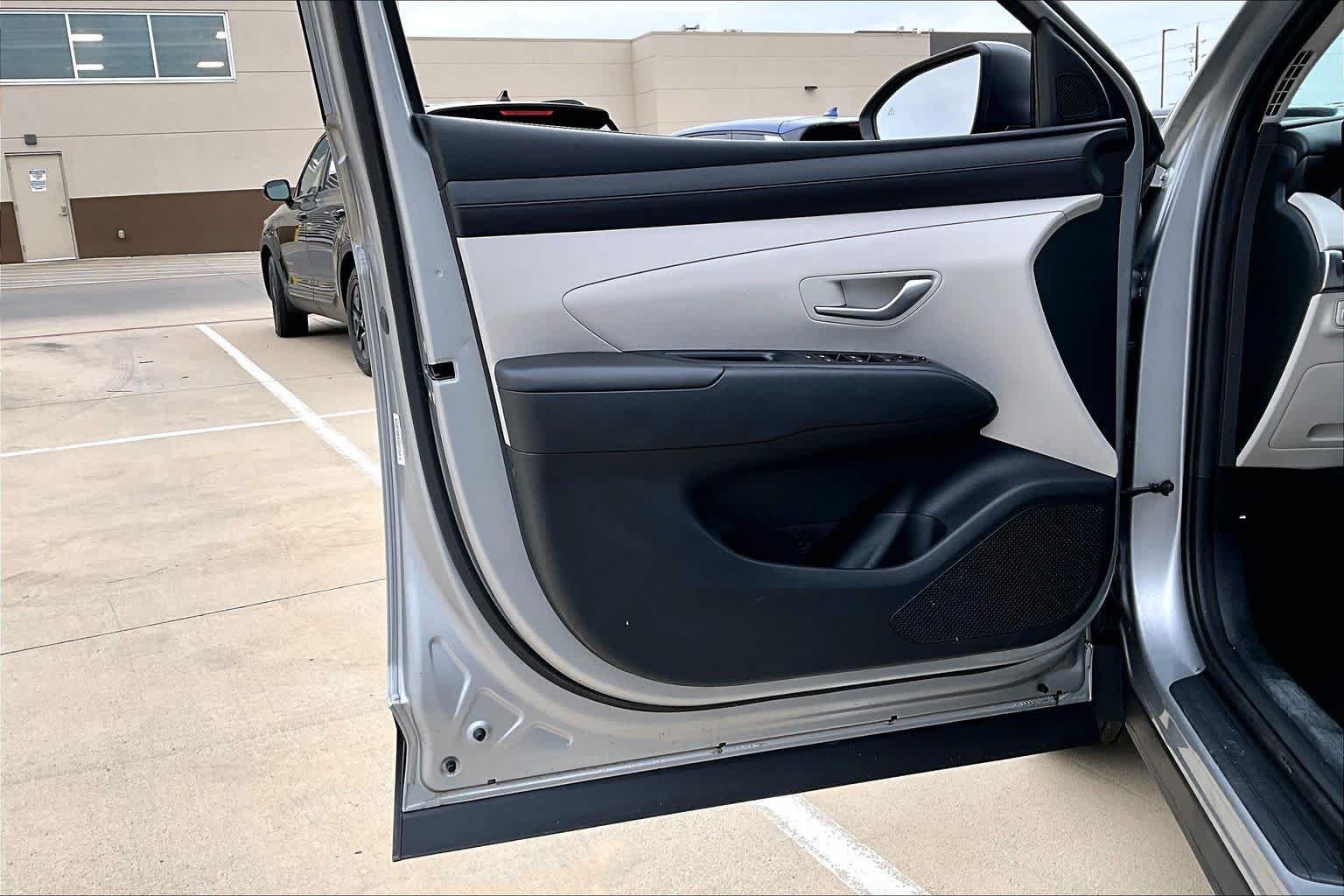 Used 2025 Shimmering Silver Hyundai SE image 20