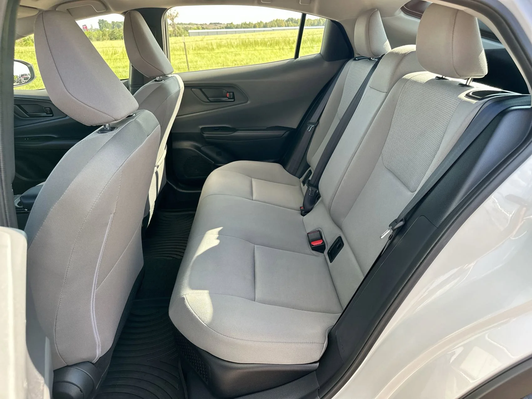 2025 Toyota Prius LE - Photo 21