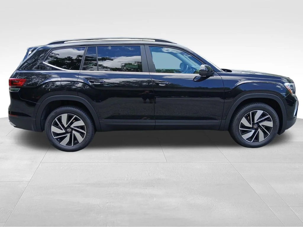 New 2026 Black Volkswagen 2.0T SE w/Technology image 6