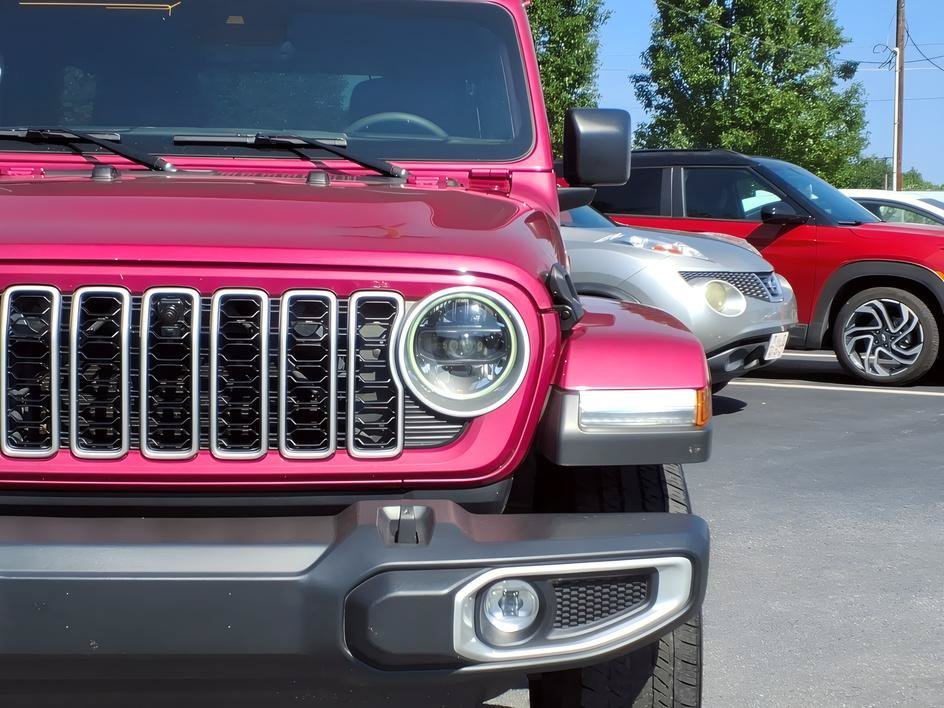 Used 2024 Limited Edition Tuscadero Pearlcoat Jeep Sahara image 9