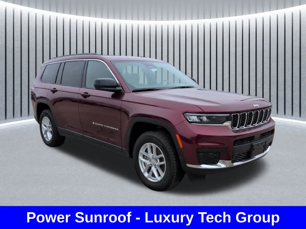 Used 2025 Red Jeep Laredo image 3