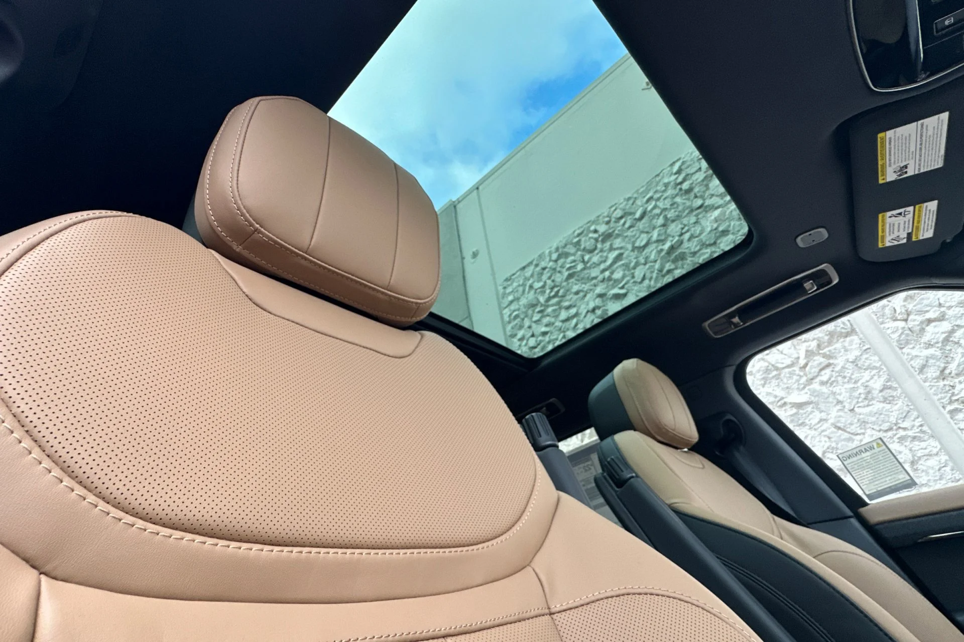 Used 2025 Red Land Rover Dynamic SE image 19