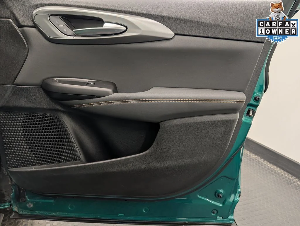Used 2025  Alfa Romeo  image 28
